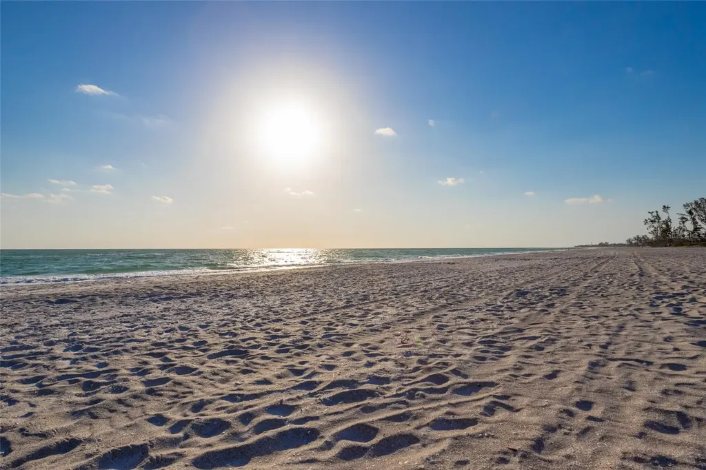 560 Gulf Bay Road Longboat Key FL 34228