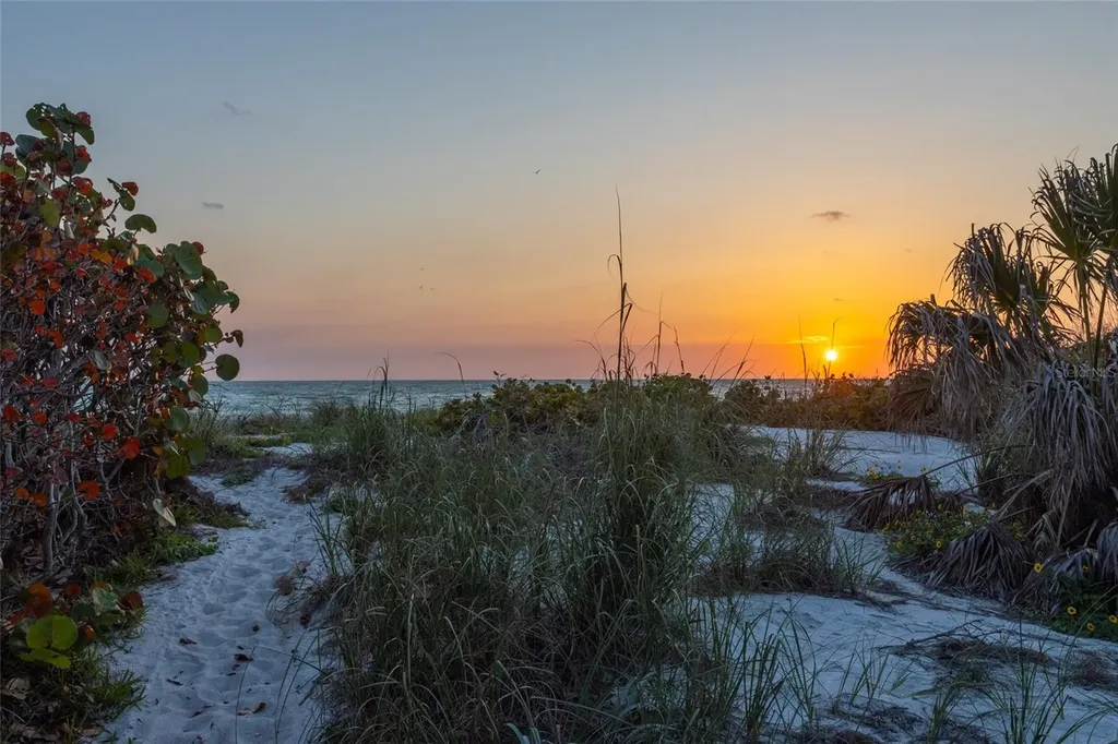 560 Gulf Bay Road Longboat Key FL 34228