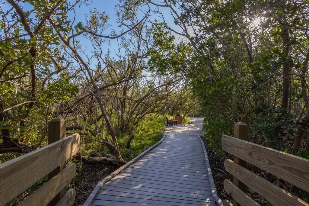 560 Gulf Bay Road Longboat Key FL 34228