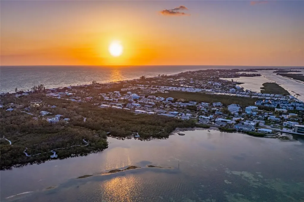 560 Gulf Bay Road Longboat Key FL 34228