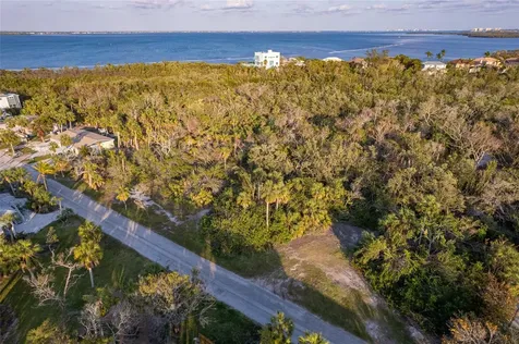 560 Gulf Bay Road Longboat Key FL 34228