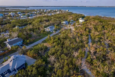 560 Gulf Bay Road Longboat Key FL 34228