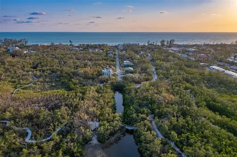 560 Gulf Bay Road Longboat Key FL 34228