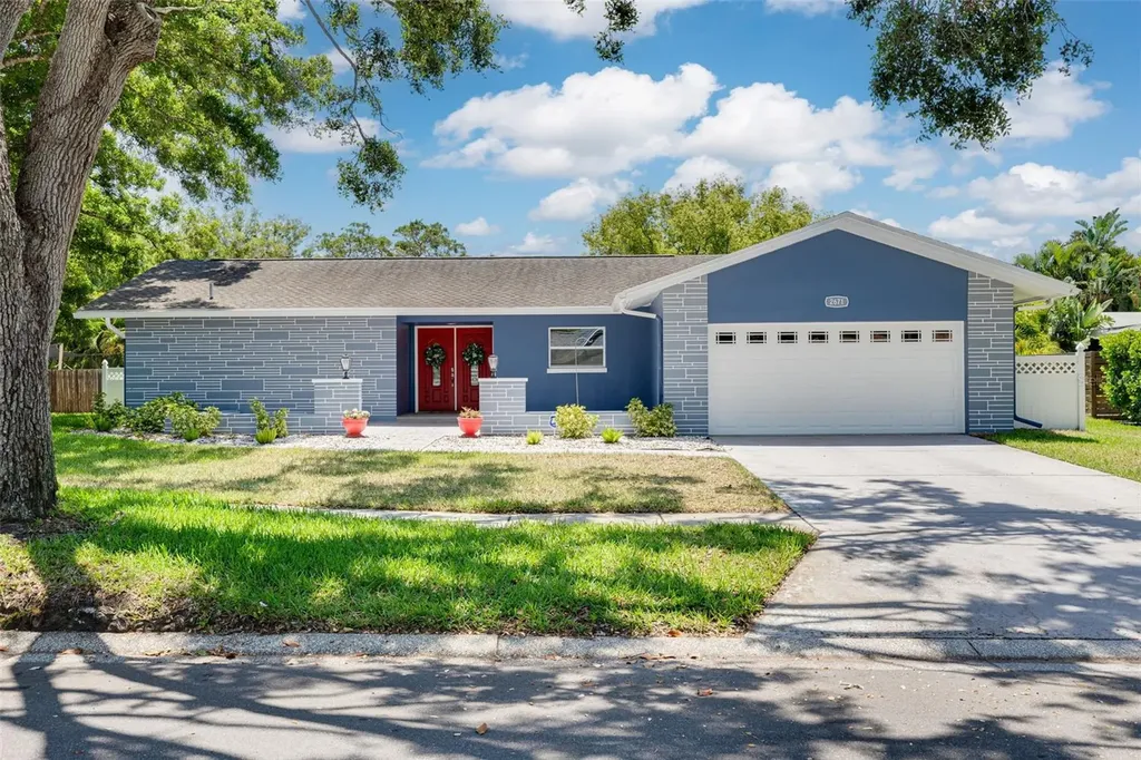 2671 Clubhouse Drive N Clearwater FL 33761