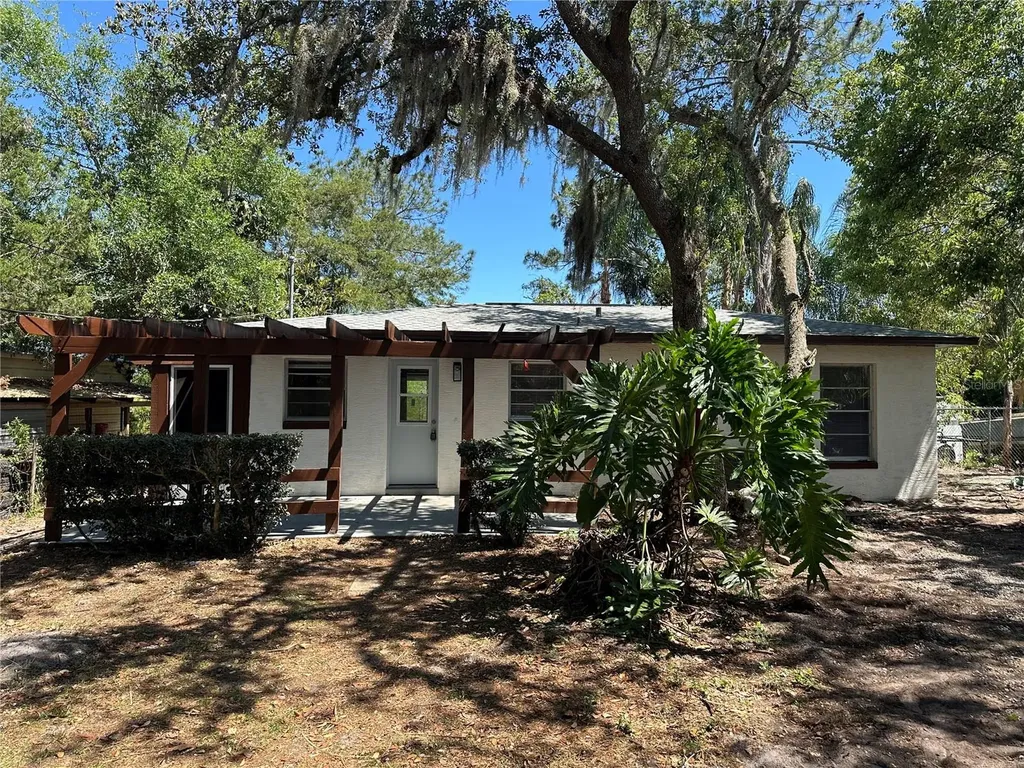 2520 Park Lake Drive Deland FL 32724