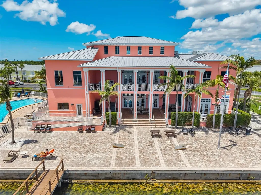4768 Coquina Key Drive SE St Petersburg FL 33705