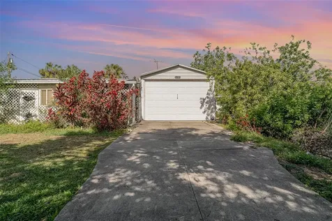 1110 52nd Avenue W Bradenton FL 34207