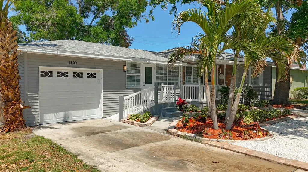 6609 Dartmouth Avenue N St Petersburg FL 33710