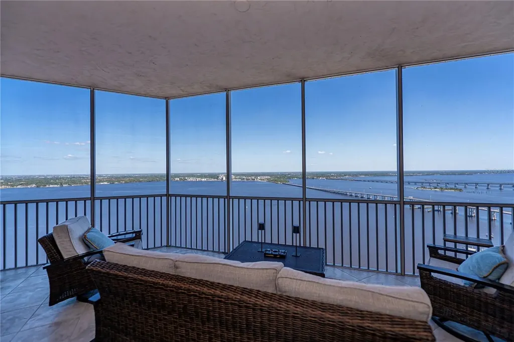 2104 W 1st Street Fort Myers FL 33901