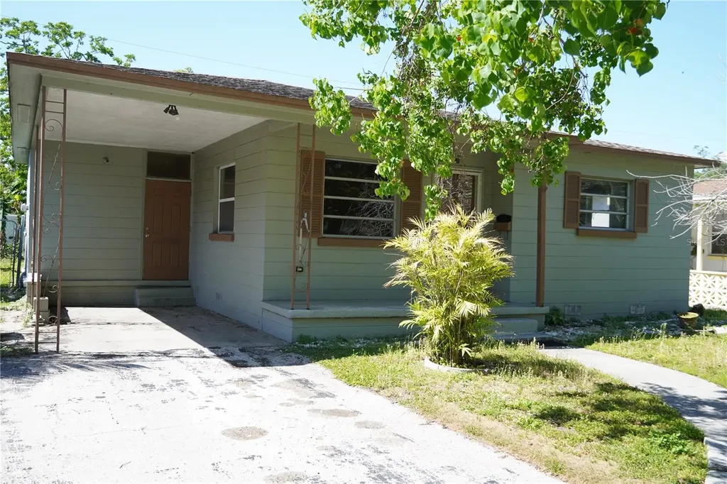 5012 Oxford Avenue N St Petersburg FL 33710