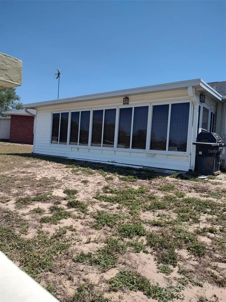 1402 Thousand Roses Drive W. Lake Wales FL 33853