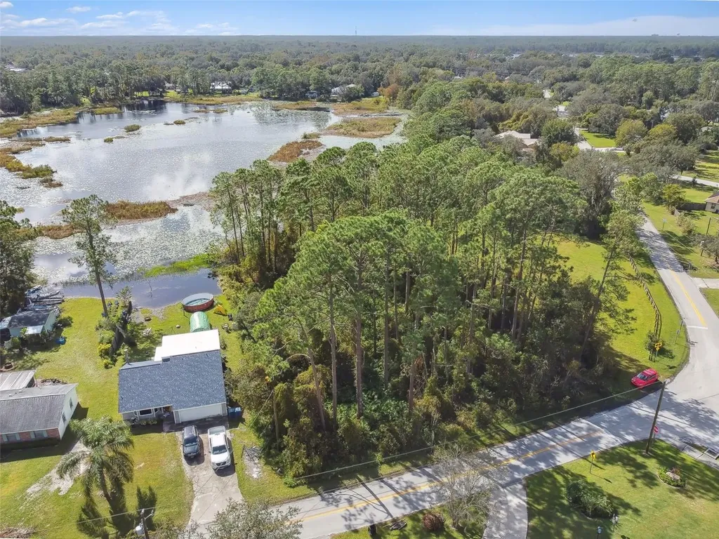 2417 E Lake Drive Deland FL 32724