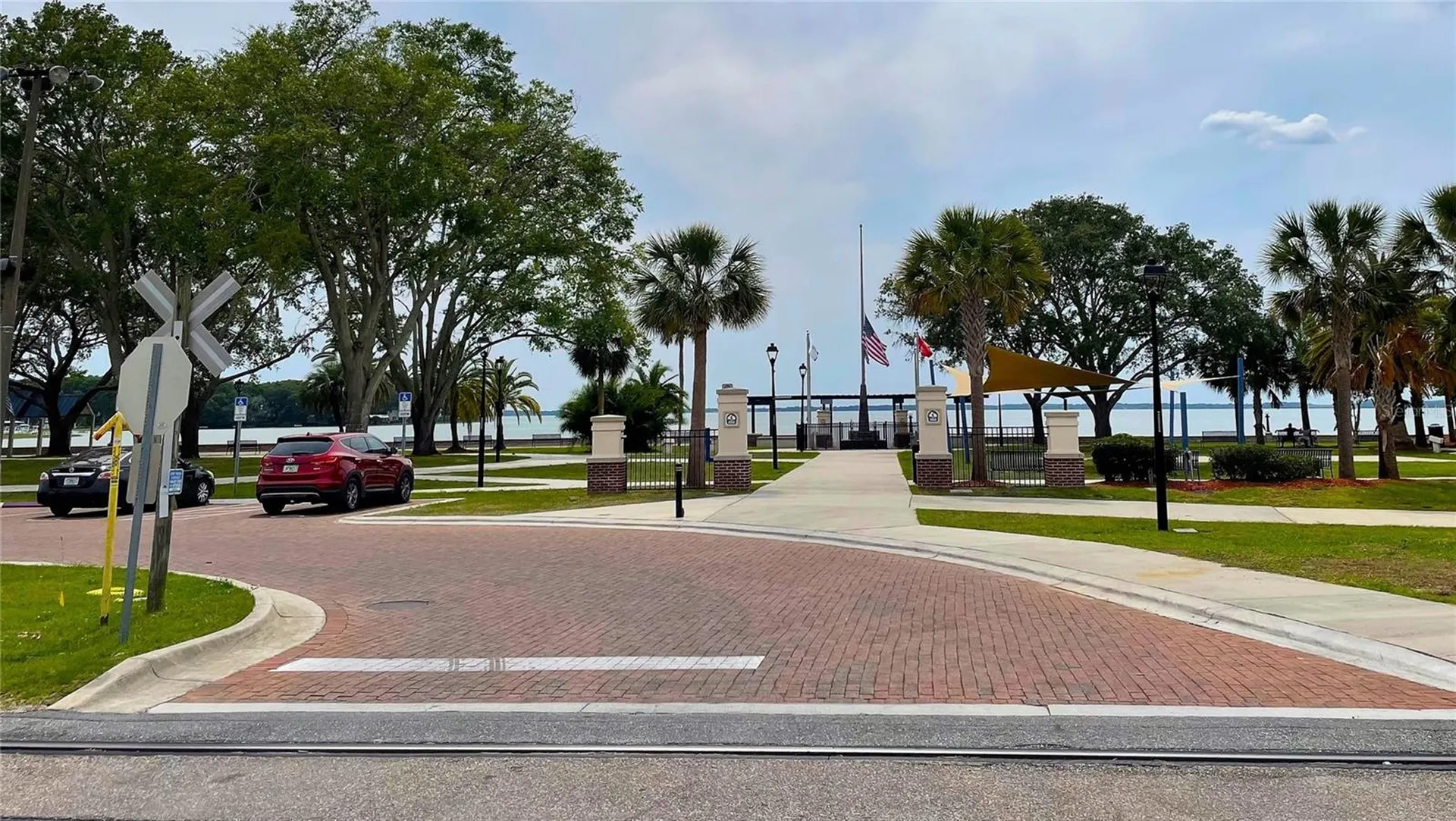 24 E Magnolia Avenue Eustis FL 32726