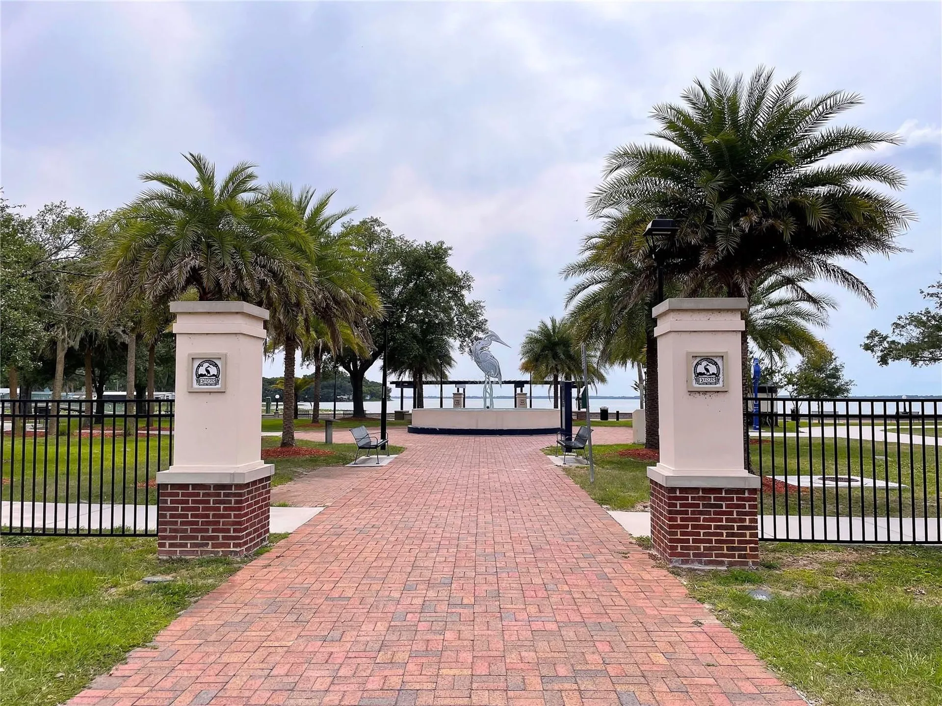 24 E Magnolia Avenue Eustis FL 32726