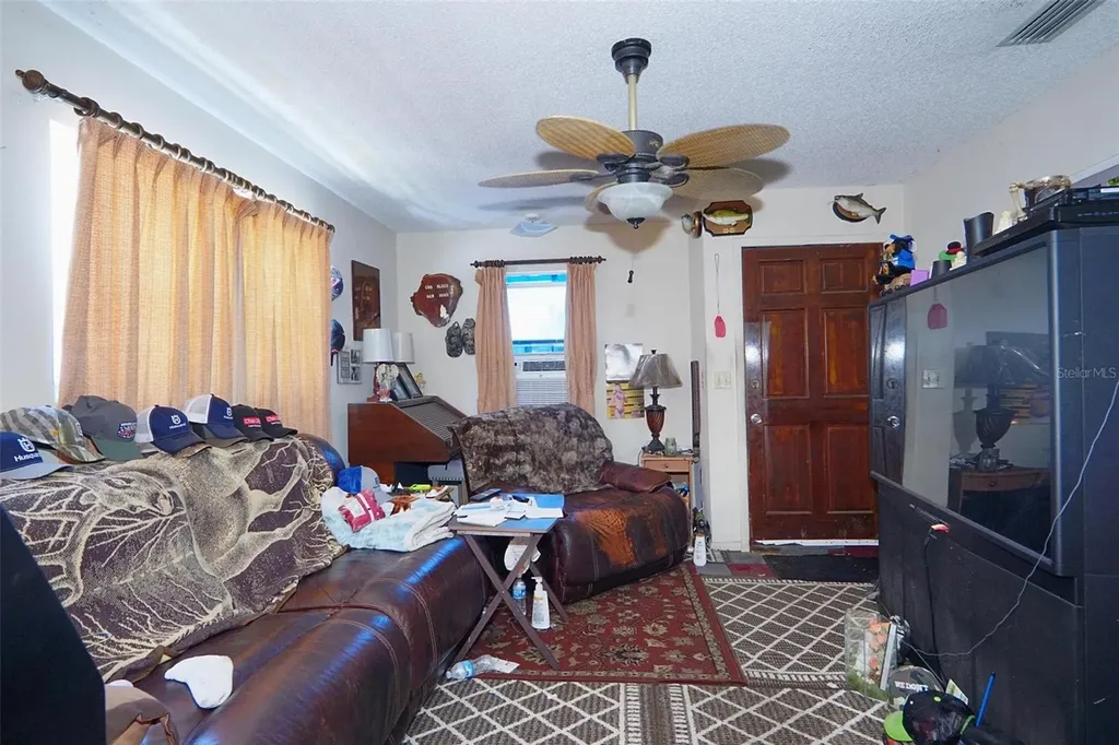 6812 E 21st Avenue Tampa FL 33619