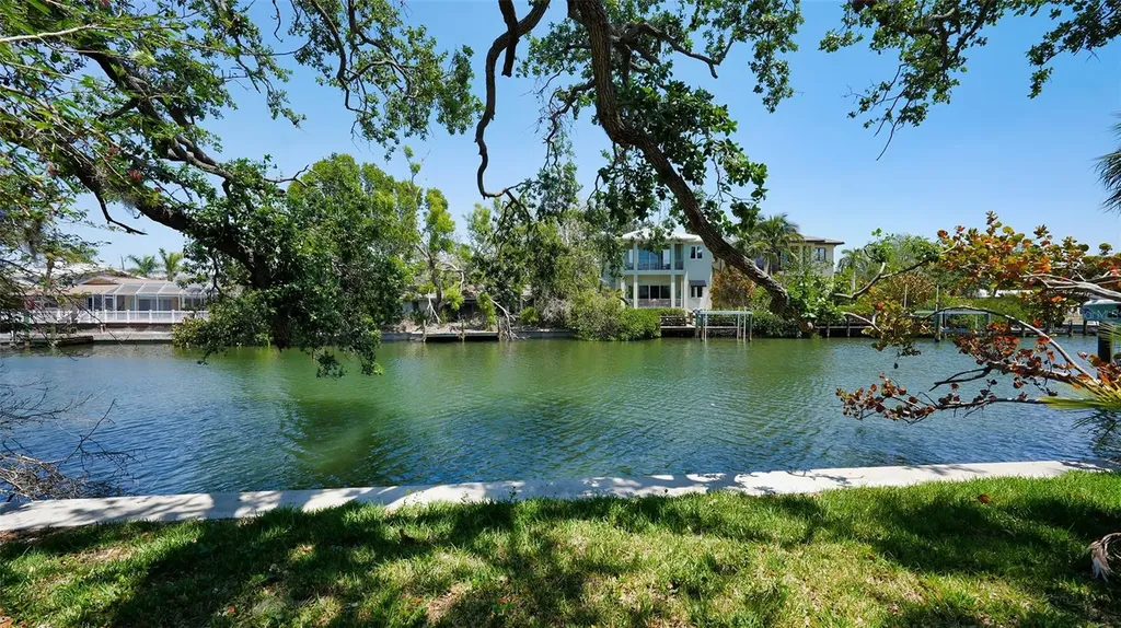 5033 Oxford Drive Sarasota FL 34242