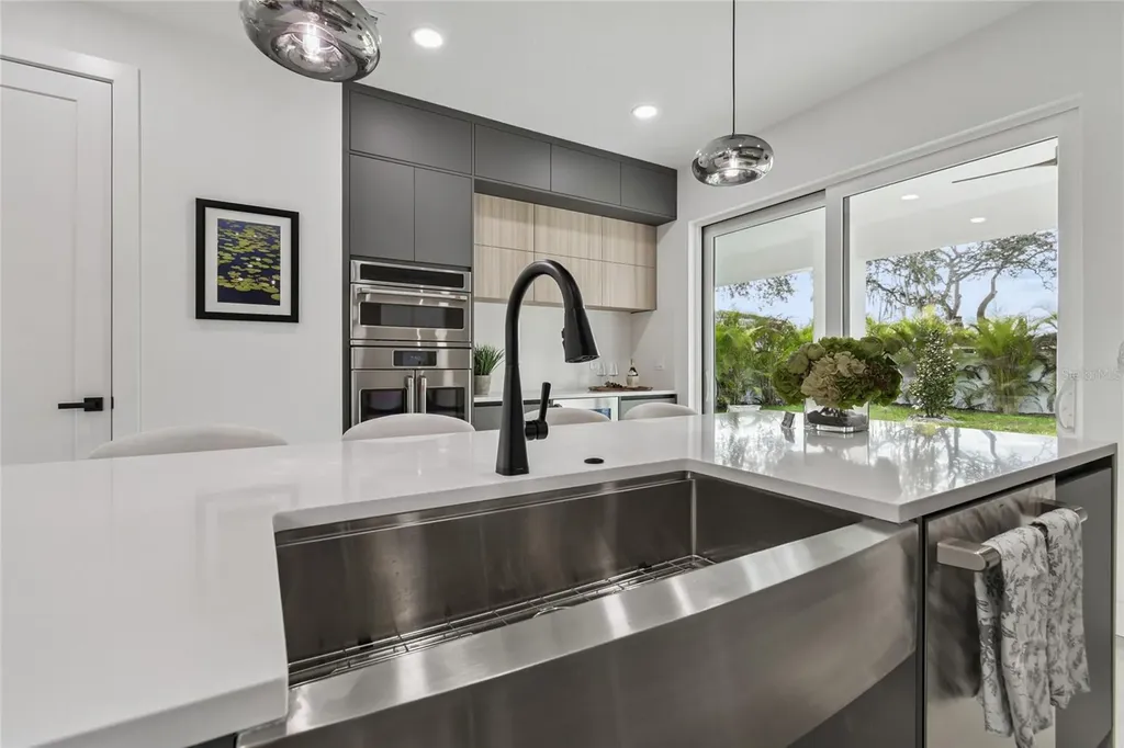 5406 N Pershing Place Tampa FL 33603