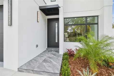 5406 N Pershing Place Tampa FL 33603