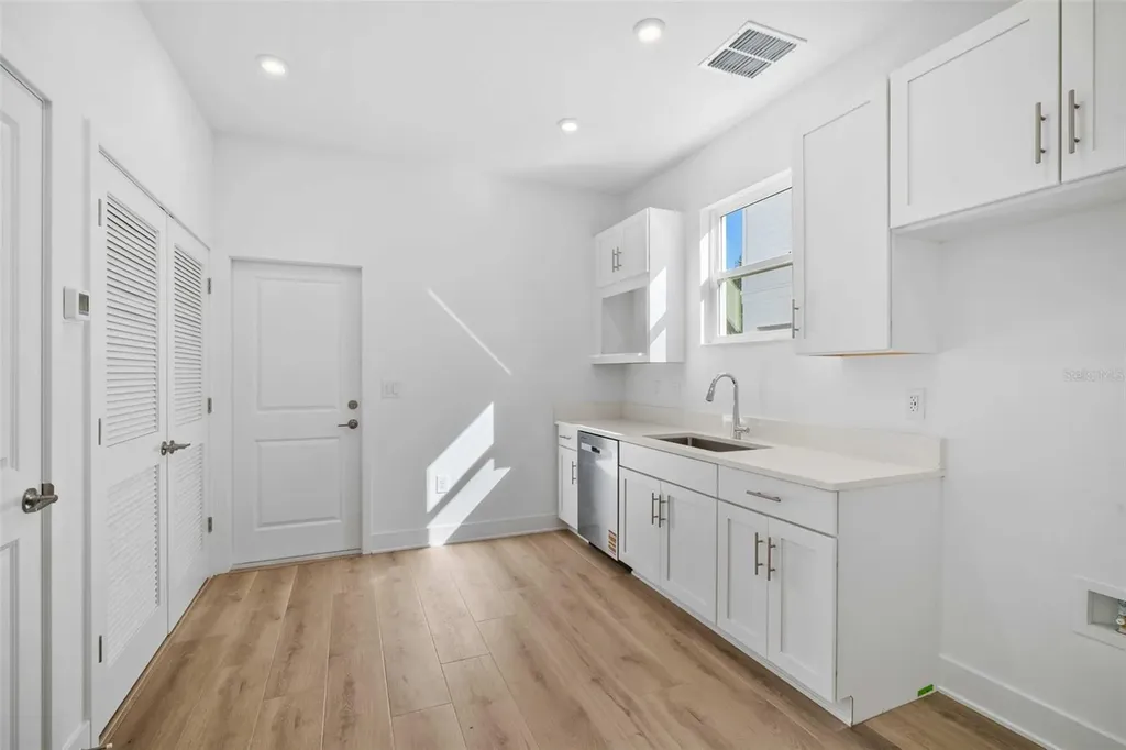 2711 W North B Street Tampa FL 33609
