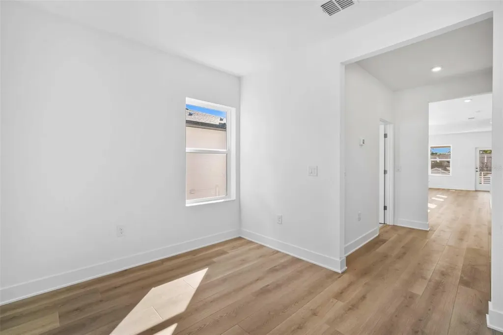 2711 W North B Street Tampa FL 33609