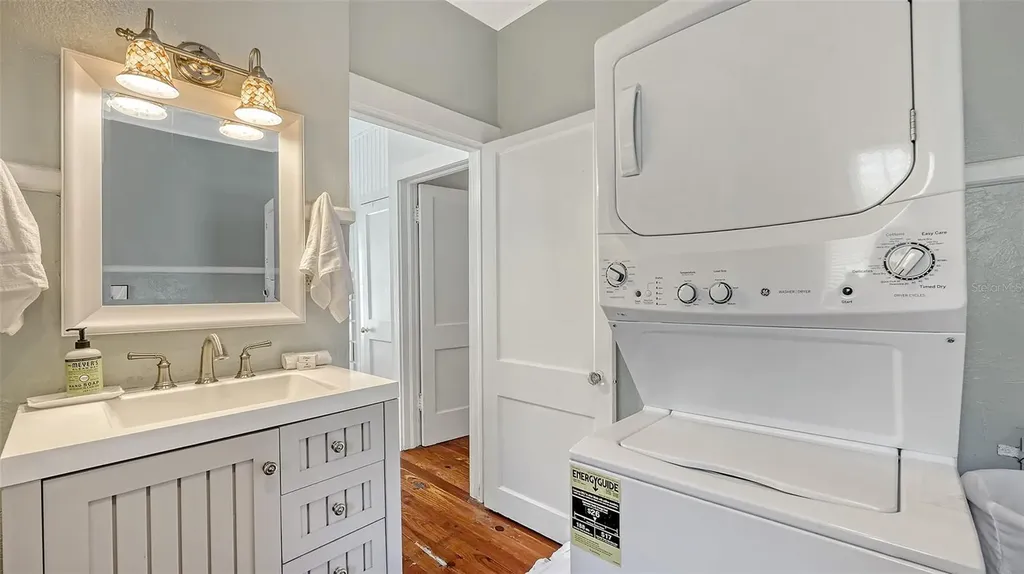 1742 9th Street Sarasota FL 34236
