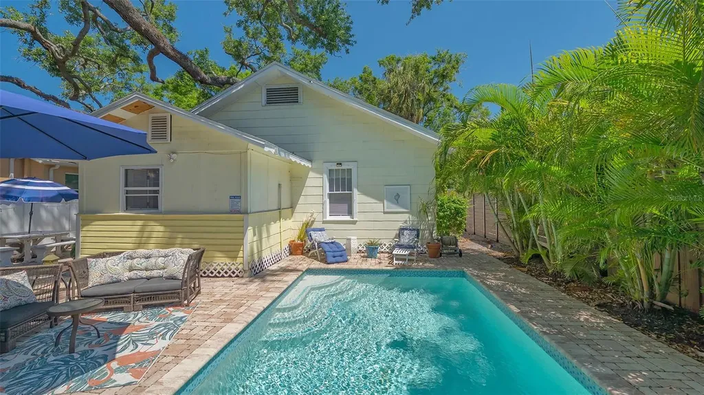 1742 9th Street Sarasota FL 34236