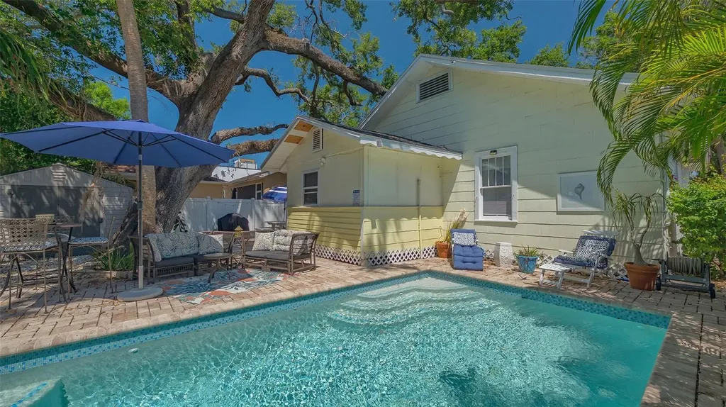 1742 9th Street Sarasota FL 34236