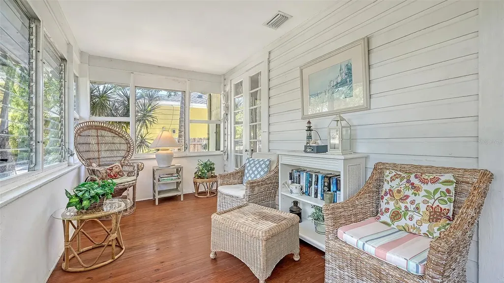 1742 9th Street Sarasota FL 34236