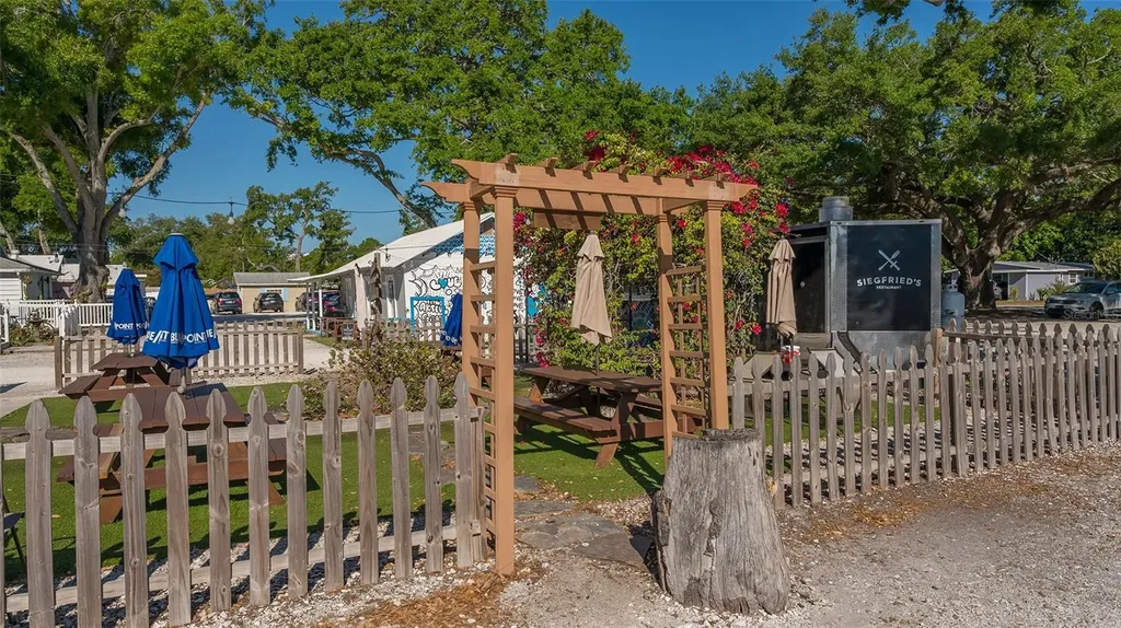 1742 9th Street Sarasota FL 34236