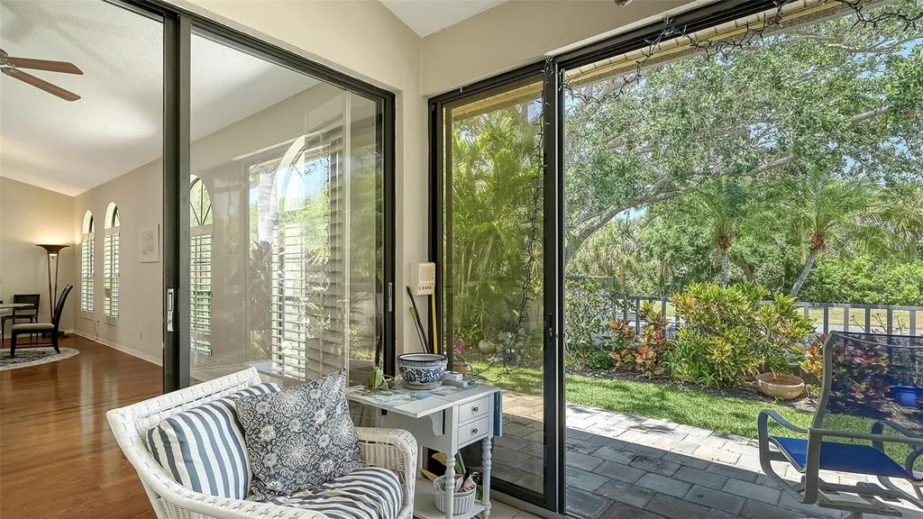 4691 Las Brisas Lane Sarasota FL 34238