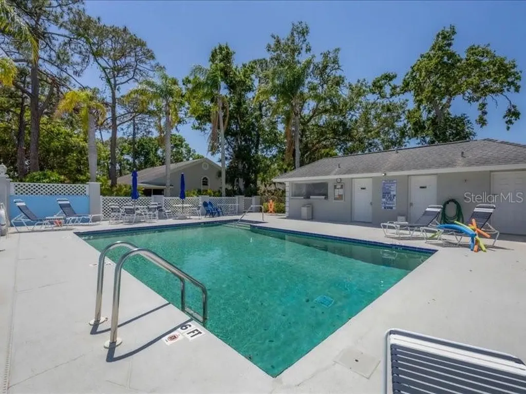 7724 Palm Aire Lane Sarasota FL 34243