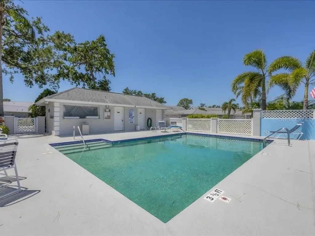 7724 Palm Aire Lane Sarasota FL 34243