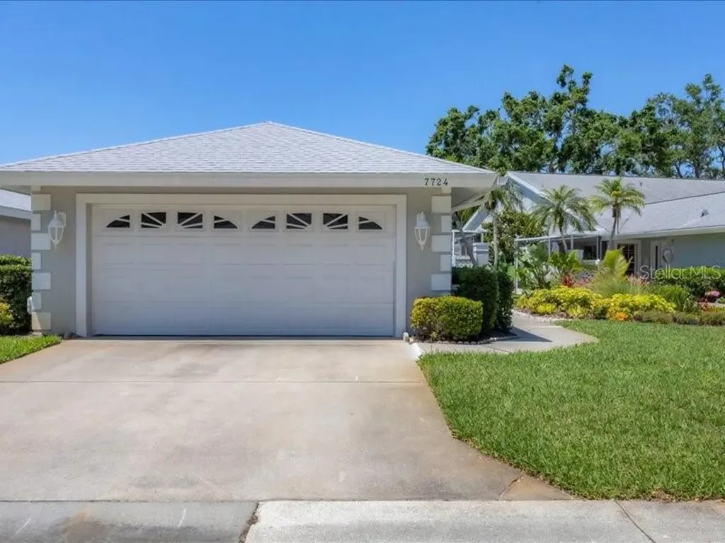 7724 Palm Aire Lane Sarasota FL 34243