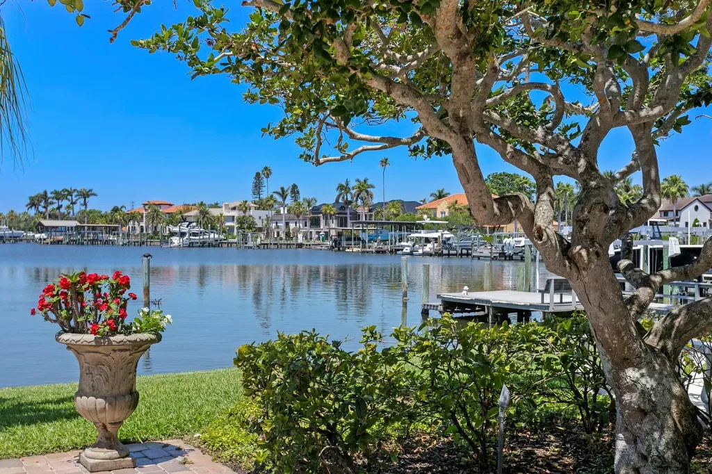 321 Brightwaters Boulevard NE St Petersburg FL 33704