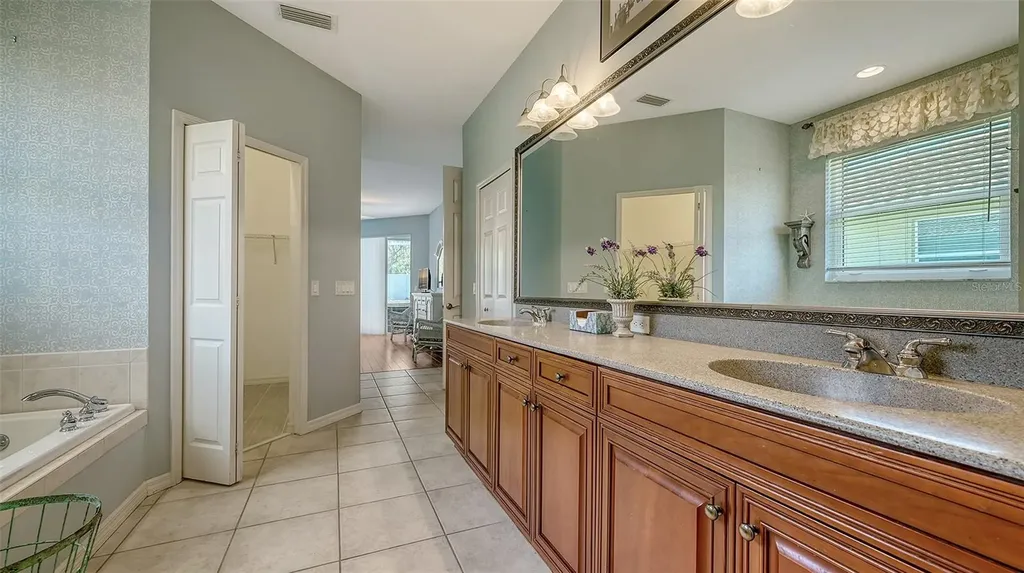 5518 Eastwind Drive Sarasota FL 34233