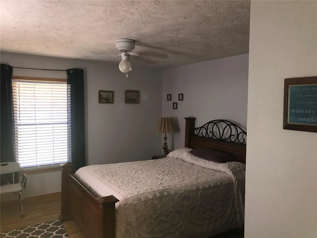 136 S Commercial Street Coleman FL 33521