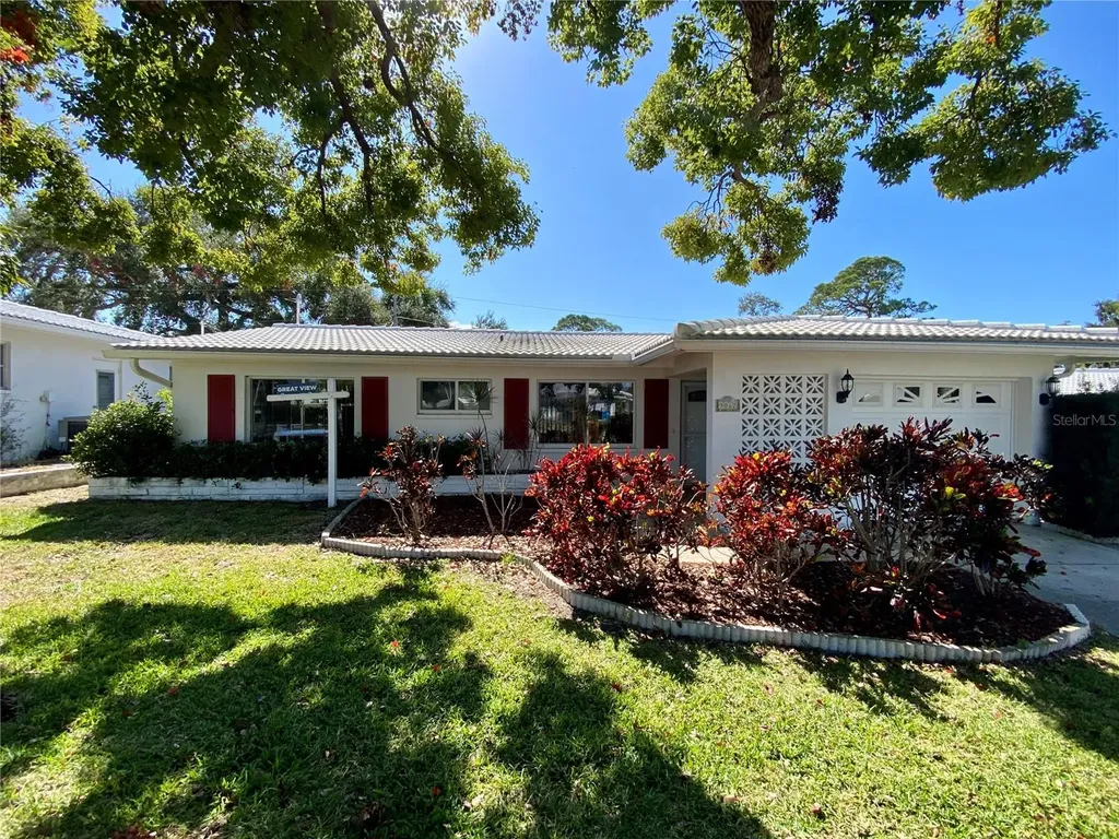 9082 141st Street Seminole FL 33776