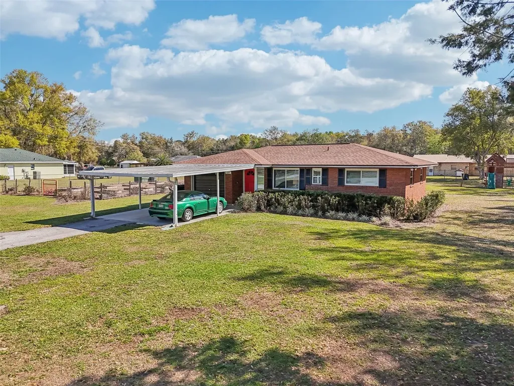 231 Cr 482s Lake Panasoffkee FL 33538