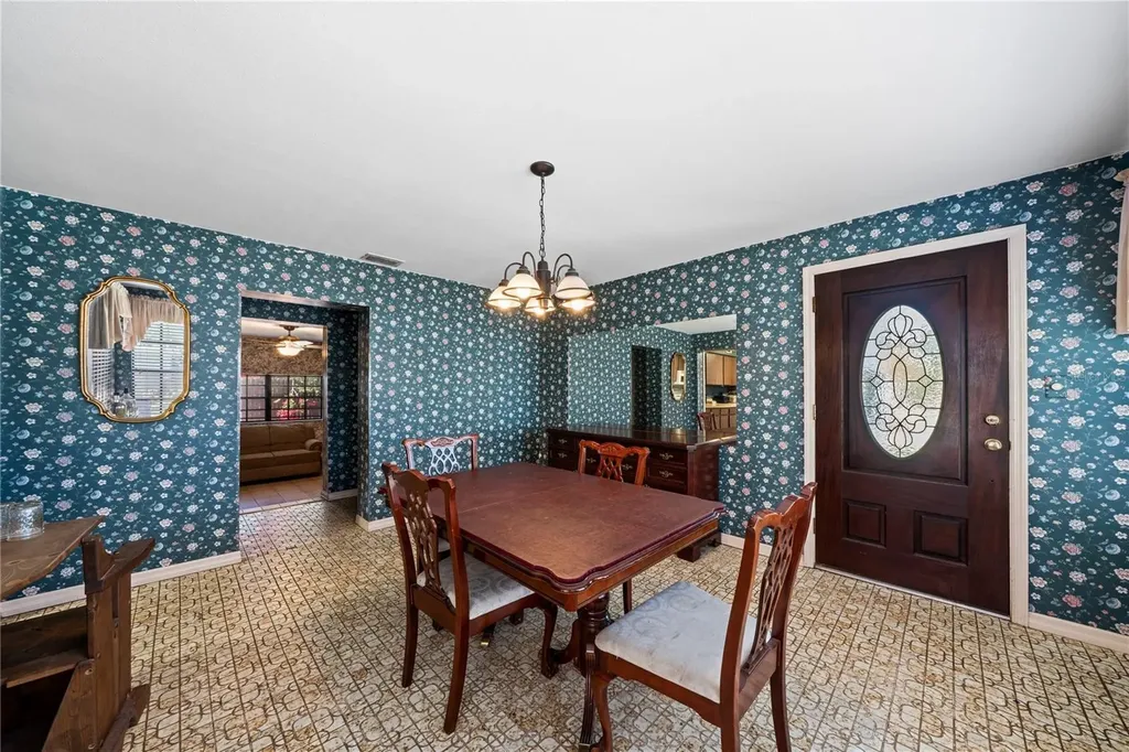 2207 W Ohio Avenue Tampa FL 33607