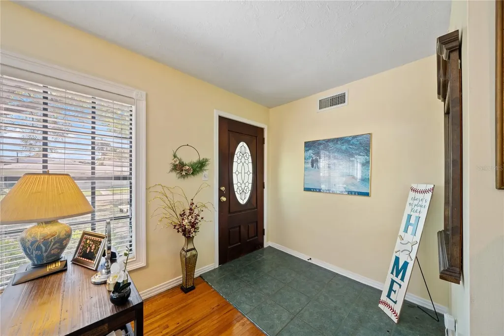 2207 W Ohio Avenue Tampa FL 33607