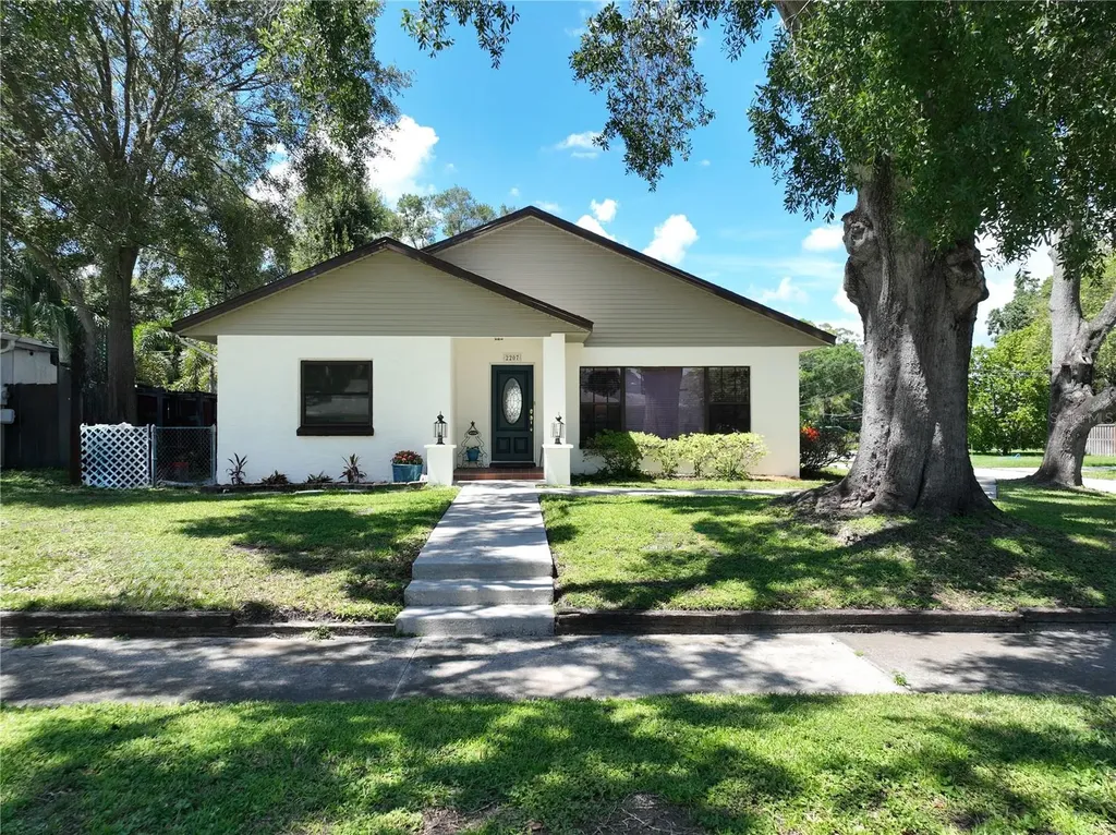 2207 W Ohio Avenue Tampa FL 33607