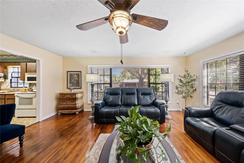 2207 W Ohio Avenue Tampa FL 33607