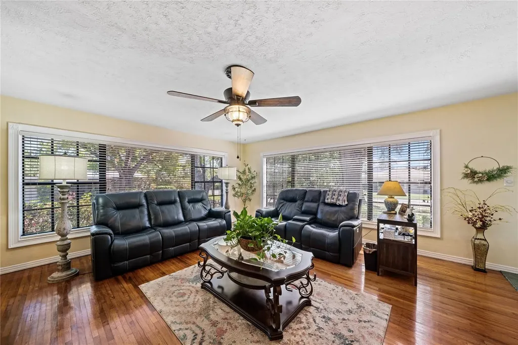 2207 W Ohio Avenue Tampa FL 33607