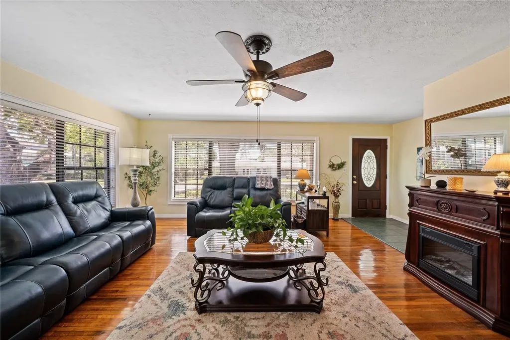 2207 W Ohio Avenue Tampa FL 33607