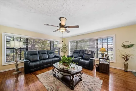 2207 W Ohio Avenue Tampa FL 33607