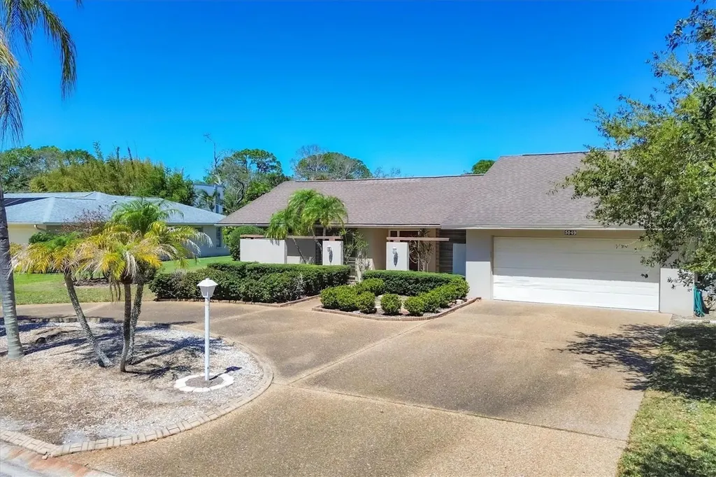 5049 Inverness Drive Sarasota FL 34243