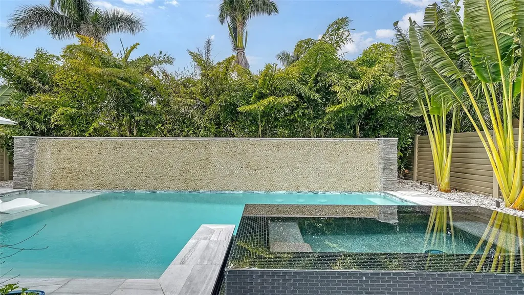 5930 Briarwood Avenue Sarasota FL 34231
