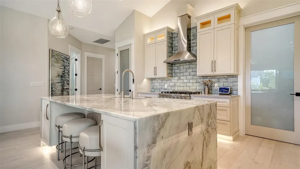 5930 Briarwood Avenue Sarasota FL 34231