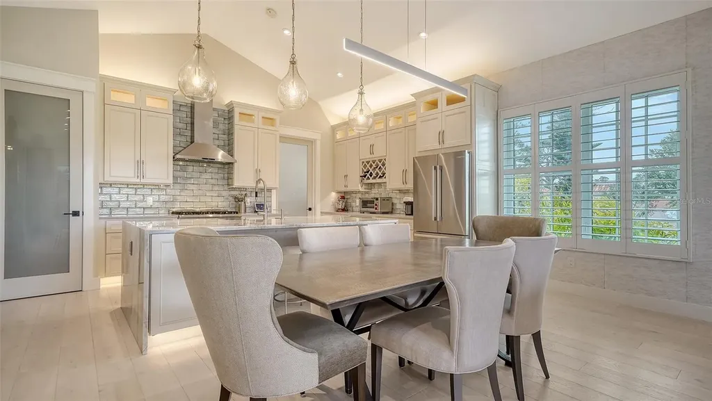 5930 Briarwood Avenue Sarasota FL 34231