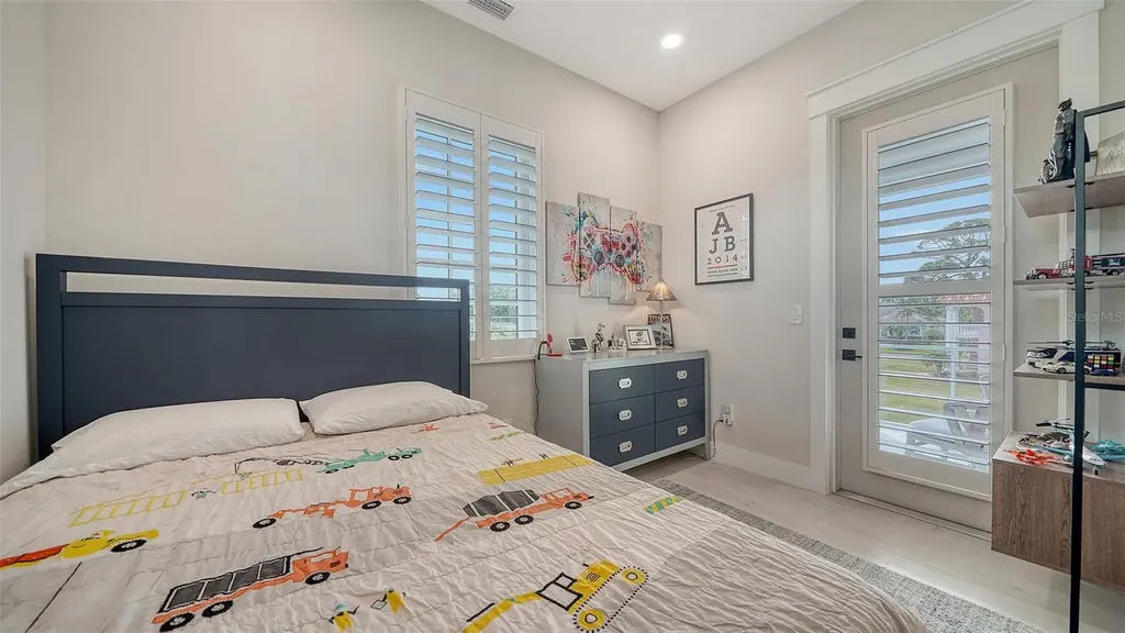5930 Briarwood Avenue Sarasota FL 34231